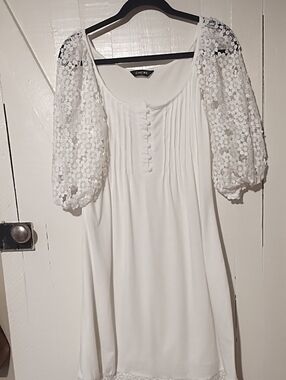 💥3/$5💥Chicme Lace Puff-Sleeve Midi Dress with Button Front EUC Size Large.